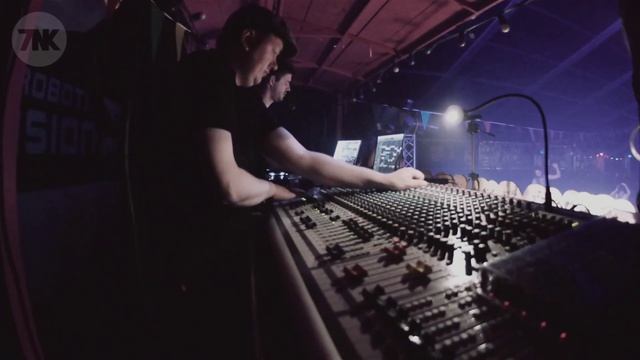 EXTRAWELT "Dark Side of My Room" Live @ ELDORADO CIRCUS SHOW" (2014) смотреть онлайн