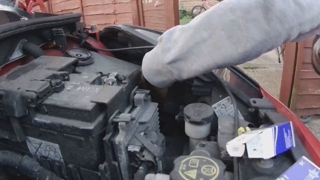 HOW TO REPLACE HEADLIGHT BULBS ON A VAUXHALL CORSA | TIPS AND TRICKS