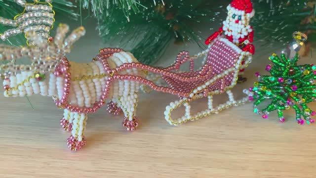 Санки из бисера / Дед мороз из бисера / Олень из бисера / бисероплетение / Новый год из бисера / смотреть онлайн
