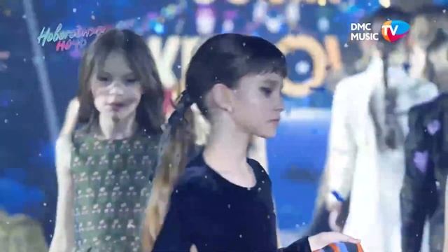 JULIA KRYLOVA( Юлия Крылова). НОВОГОДНЯЯ НОЧЬ на DMC Music TV. Дизайнерские наряды. Главкино. Москв смотреть онлайн