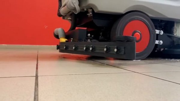 Comac Innova 85b ráülős súrológép, takarítógép