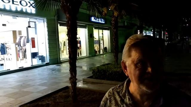" Мадам , а не пройти ли нам в бювет? " смотреть онлайн