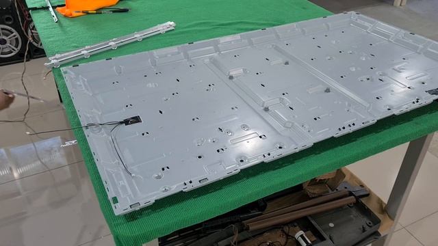 ABRINDO E CONSERTANDO TV SAMSUNG UN49J5200AG - SEM IMAGEM - TROCA DO KIT DE LED - VÍDEO COMPLETO. смотреть онлайн