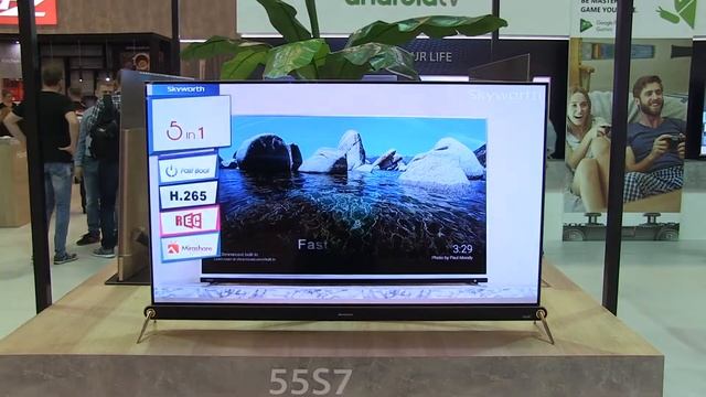 Skyworth 55S7 OLED TV at IFA 2017 смотреть онлайн