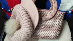 Обзор Сумочки с круглыми ручками корневым плетением