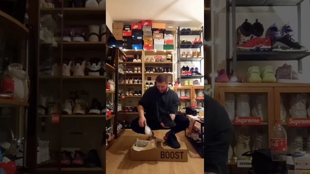 unbox Yeezy QNTM Onyx смотреть онлайн