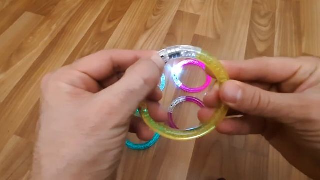 Glowing Bracelets.Светящиеся браслеты. #GlowingBracelets #светящиесябраслеты смотреть онлайн