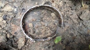 Серая канализационная труба в земле - что стало за 16 лет