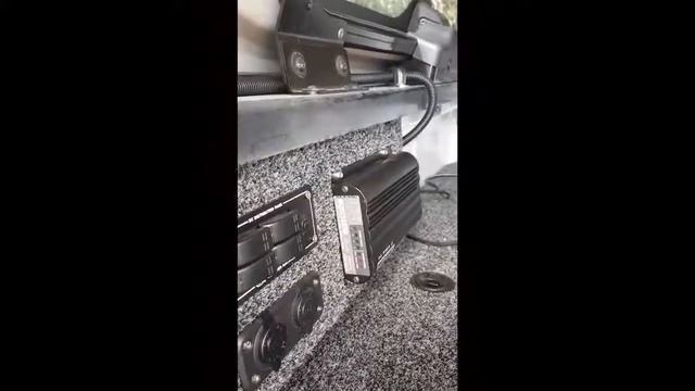 Redarc Battery Charger Review, BCDC1225D 12V 25A In-vehicle DC to DC charger смотреть онлайн