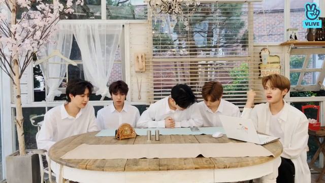 190417 우리의 첫 V LIVE~✌🏻 [CC] смотреть онлайн