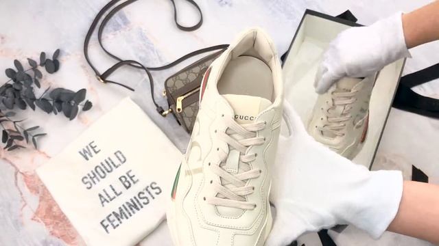 Gucci Rhyton Gucci logo Leather Sneaker 象牙白色GUCCI標誌復古運動鞋-Charline Boutique歐洲名牌精品代購 смотреть онлайн