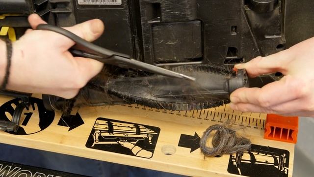 How to Clean the Roller Brush on a Vacuum Cleaner смотреть онлайн