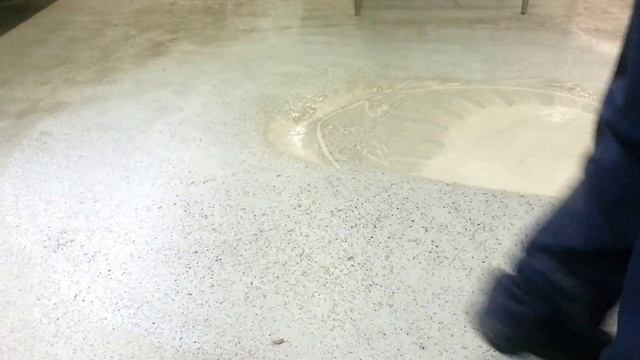 Nilfisk SC450 Battery operated scrubber dryer cleaning a Bakery www.cleaningmachines.ie смотреть онлайн