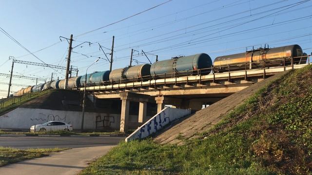 ТЭМ14-0016 с грузовым поездом смотреть онлайн