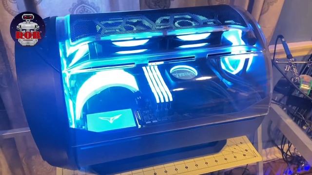 Cylindrical PC build with the Vetroo K2 case смотреть онлайн