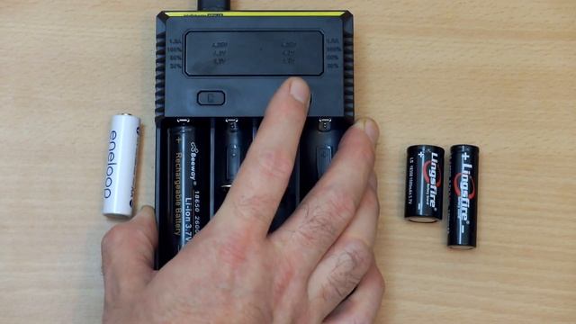 New Nitecore i4 Intellicharger (2016 version) - Review and Test смотреть онлайн