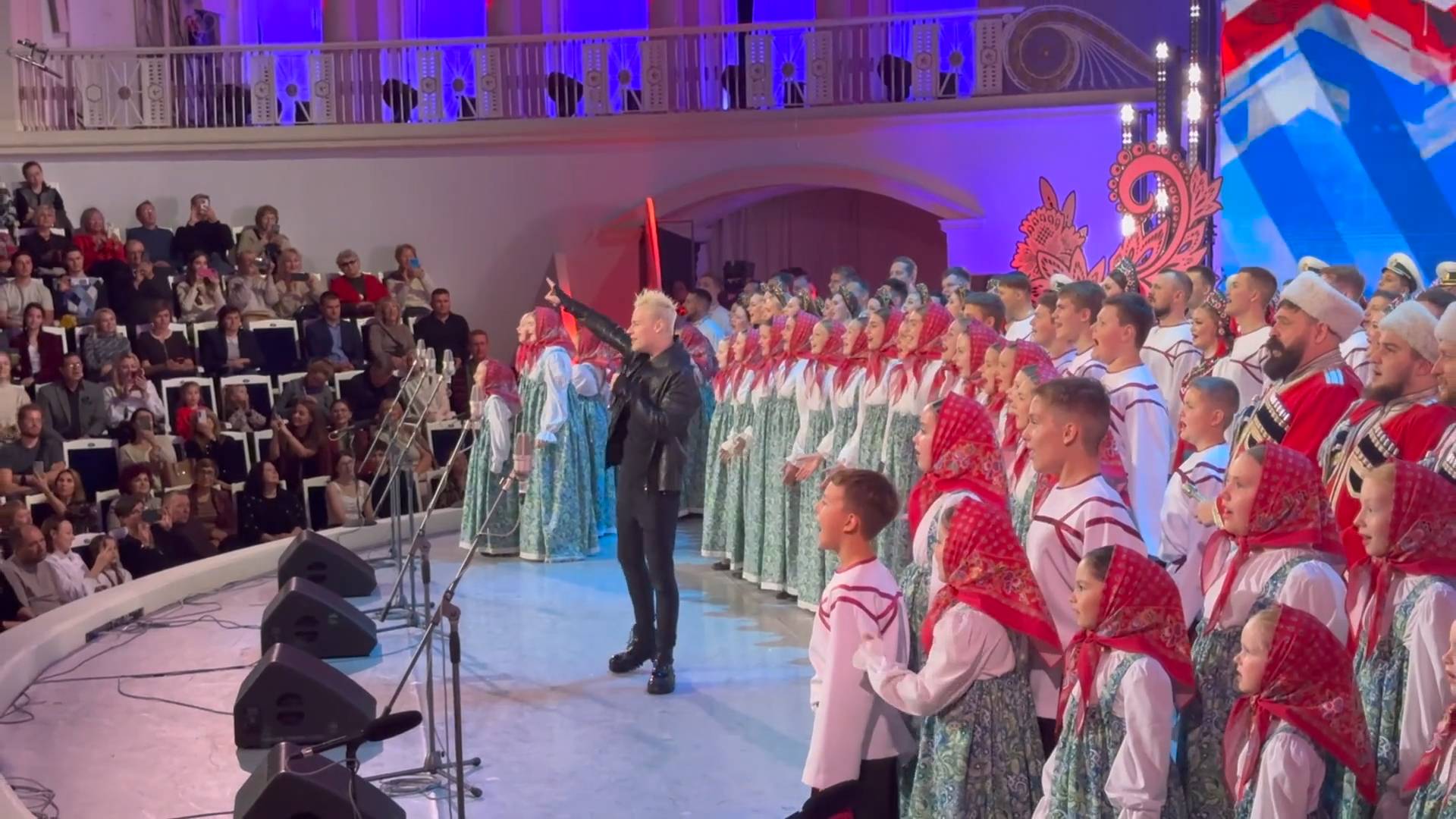 SHAMAN спел Я РУССКИЙ с хором имени Пятницкого смотреть онлайн