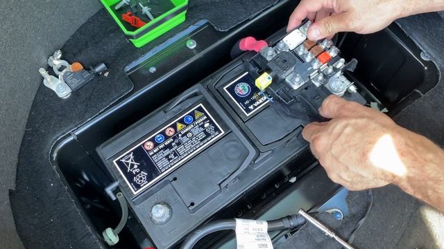Alfa Romeo Stelvio DIY Battery Replacement | Electrical Problems Solved смотреть онлайн