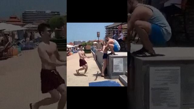 Удивил девушку.