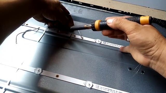 Skyworth led tv no backlight 40inch..how to replace backlight.. смотреть онлайн