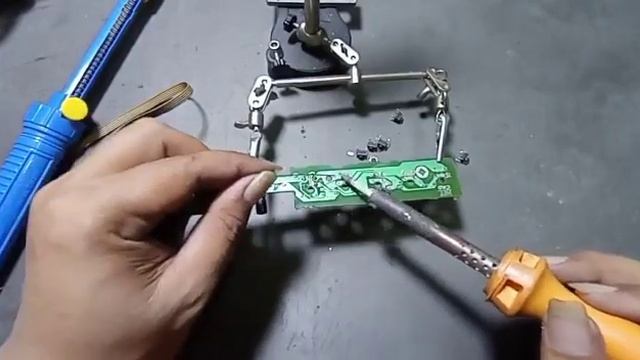 TV Polytron slim 21 inch tombol error смотреть онлайн