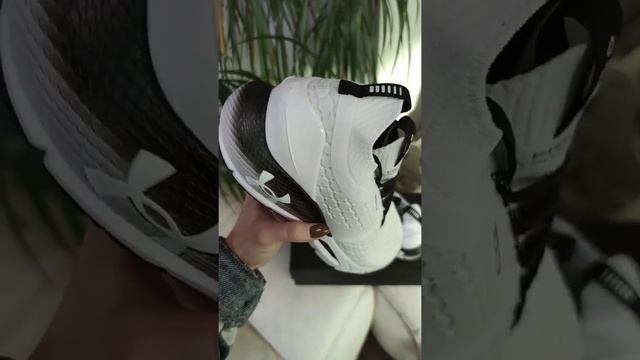 Мужские Кроссовки Under Armour HOVR Phantom Андер Армор Ховр Фантом смотреть онлайн