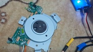 как запустить безколекторный мотор от cd привода и дискетоприемника?