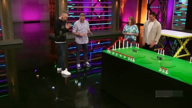 乐高大师（澳）第五季：第一次超级大师淘汰赛！2小时做一节车厢并能安全通过滑轨，选手们的奇葩操作惊呆了！【积木拌饭】 смотреть онлайн