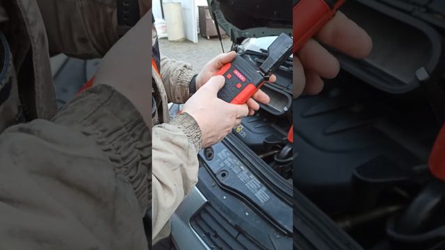Старт автомобиля с севшим аккумулятором с помощью Jump Starter смотреть онлайн
