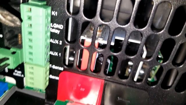 INSIDE THE VICTRON MULTIPLUS-II INVERTER CHARGER смотреть онлайн