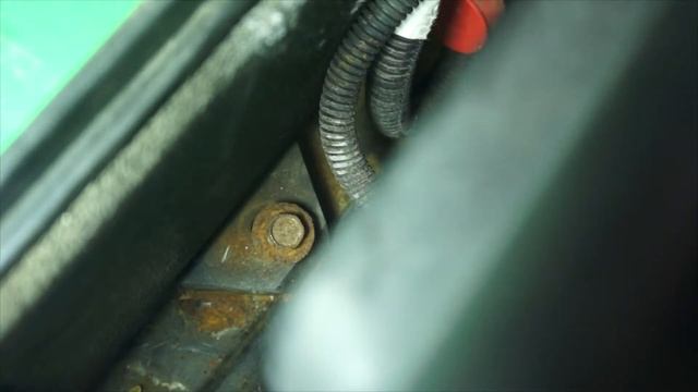 Chevrolet Silverado, Tahoe, Suburban and GMC Sierra, Yukon (1999 - 2007) - New Battery Install смотреть онлайн