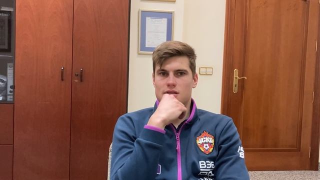 Яка Бийол: "Когда за спиной такие мастера, как Акинфеев и Облак, играть намного легче" смотреть онлайн