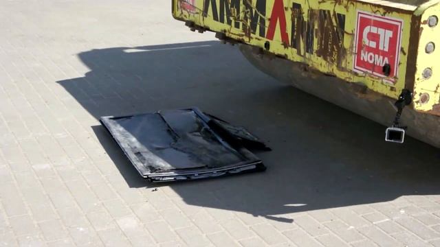 Pressing and crushing a 42 inch TV with Road Roller (will it press?) смотреть онлайн