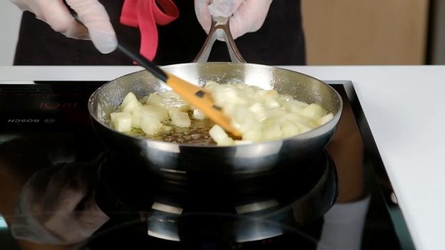 Яблочный пирог на сковороде Mastro смотреть онлайн