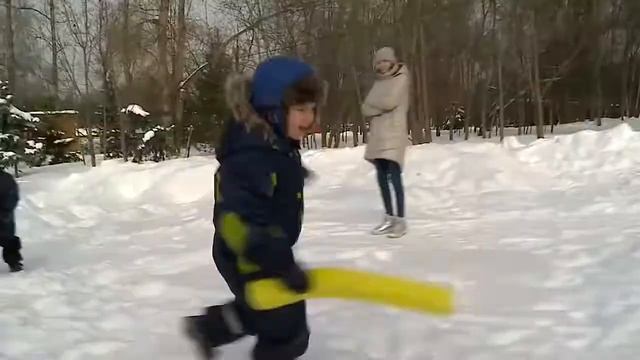 (12+) Растопили лед. Мытищинцы танцевали на снегу в Центральном парке смотреть онлайн