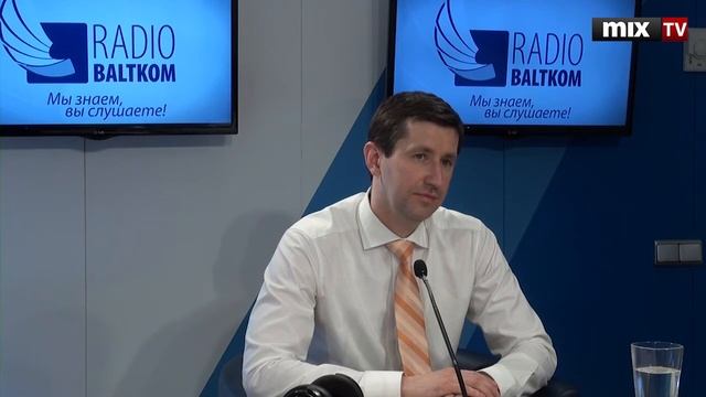 Бывший министр экономики, экономист Вячеслав Домбровский в программе "Разворот". MIX TV смотреть онлайн