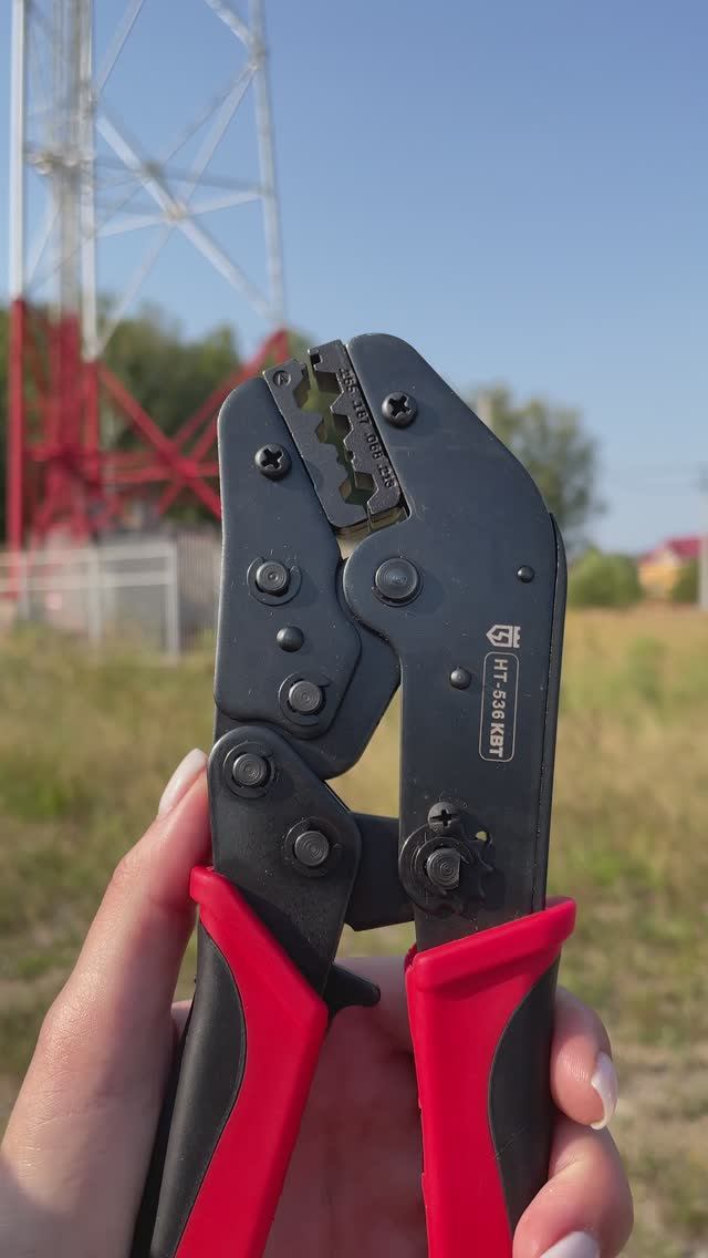 Пресс-клещи с набором из 5 матриц - НТ-330 смотреть онлайн