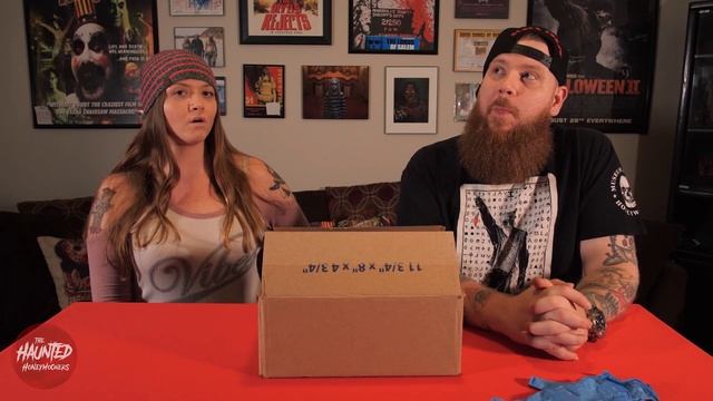 The Haunted Honeymooners | Dark Web: Mystery Box Unboxing смотреть онлайн