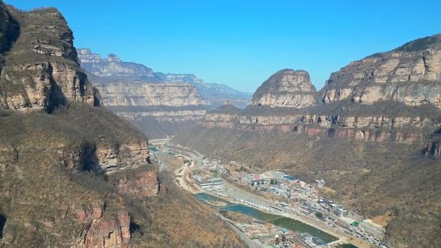 阿凯和翠花一家出门旅游了，一整天热闹非凡，搞笑的一天啊 смотреть онлайн
