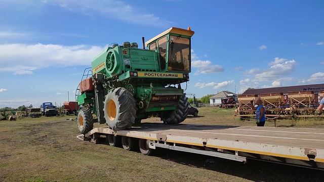 Вот так происходит загрузка Дон-1500Б на трал #евгенийтабала #трудхлебороба #дон #дон 1500 смотреть онлайн