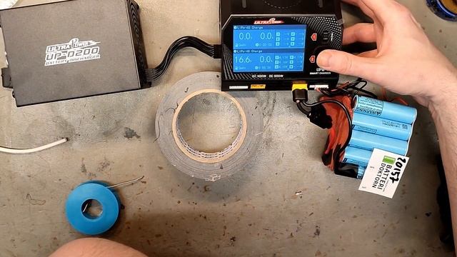Just playing around a bit with my Ultra Power UP8 and UP-D200 (200W 15A) External Discharger смотреть онлайн