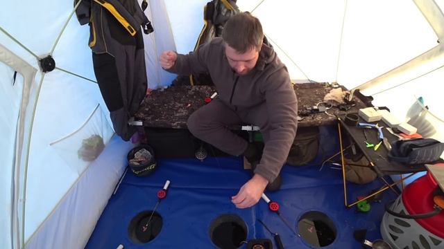 НА УЛИЦЕ -30!!!НОЧНАЯ ЛОВЛЯ ЛЕЩА В ПАЛАТКЕ. Зимняя рыбалка 2023!!! смотреть онлайн