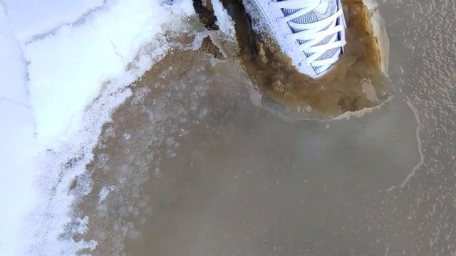 New Nike Shox R4 in mud смотреть онлайн
