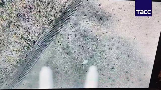 ⚡️СВО 18+ Воздушный бой: Операторы БПЛА используют сеть для ловли вражеских дронов смотреть онлайн