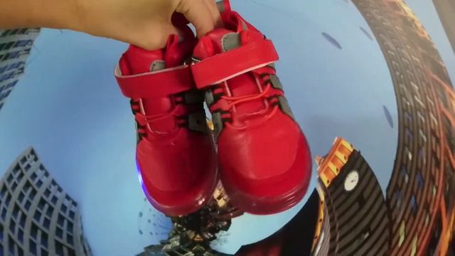хайтопы красные с мигающей подошвой смотреть онлайн