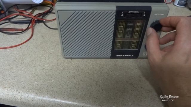 Soviet Russian Radios Alpinist 321 and Rossiya 303 смотреть онлайн