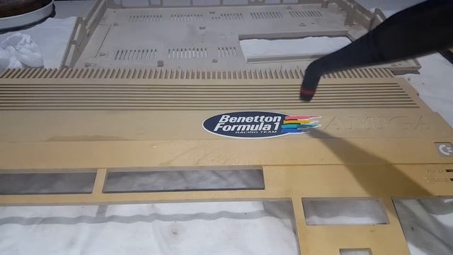 Je test un nettoyeur vapeur sur une coque Amiga 500. смотреть онлайн
