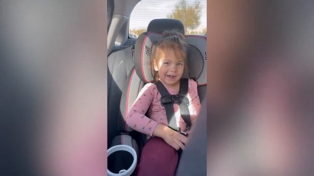 Kids Open and Play at the Park with Disney’s Pixar Toy Story Cowgirl Jessie Deluxe Pull-String Doll смотреть онлайн