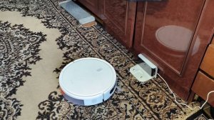 Робот-пылесос Xiaomi Robot Vacuum E12 заезд на станцию подзарядки
