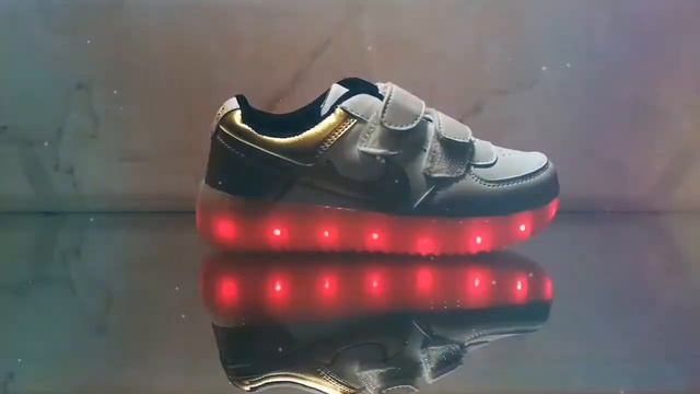 Светящиеся кроссовки Kid смотреть онлайн